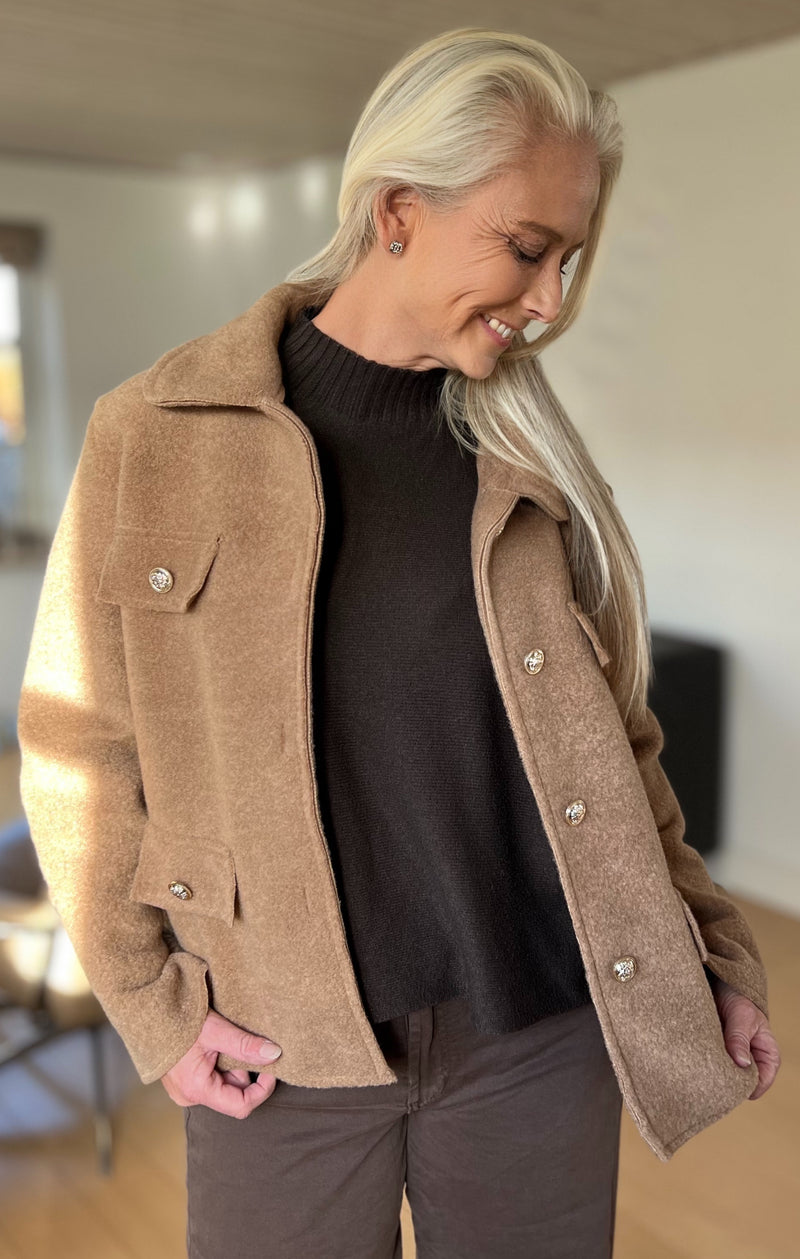 DNY CPH, flot let og stilfuld kort jakke, til kvinder