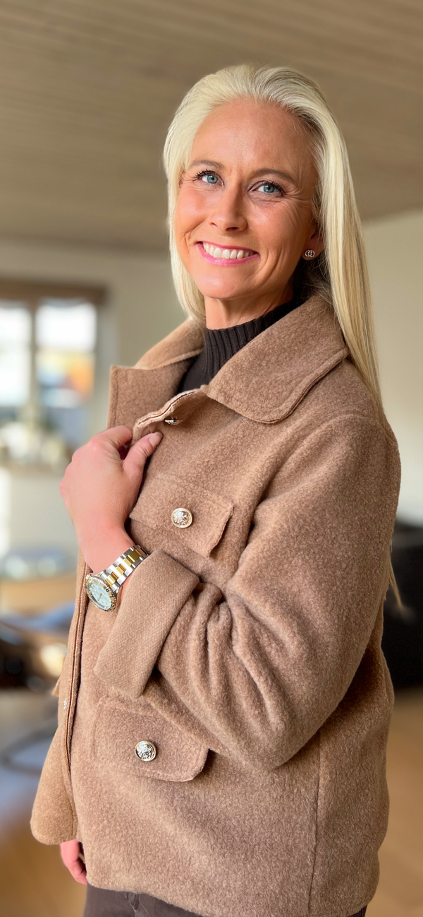 DNY CPH, flot let og stilfuld kort jakke, til kvinder