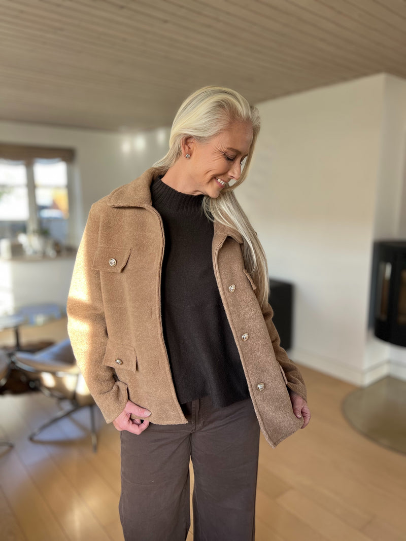 DNY CPH, flot let og stilfuld kort jakke, til kvinder