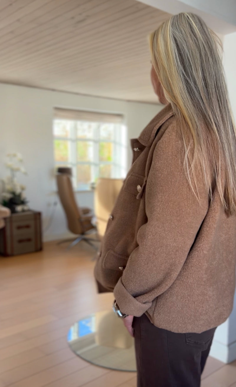 DNY CPH, flot let og stilfuld kort jakke, til kvinder