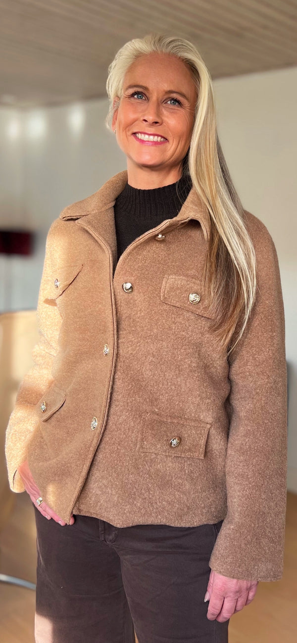 DNY CPH, flot let og stilfuld kort jakke, til kvinder