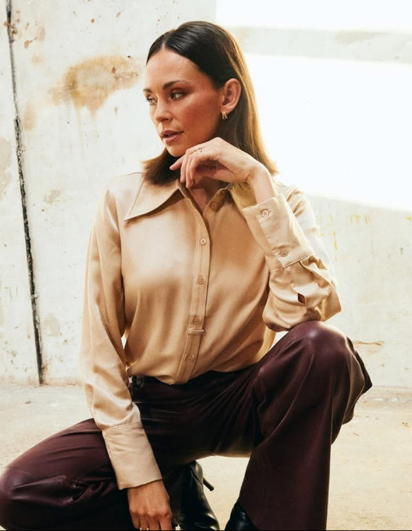 DEPECHE, Stilfuld og komfortabel skjorte, til kvinder