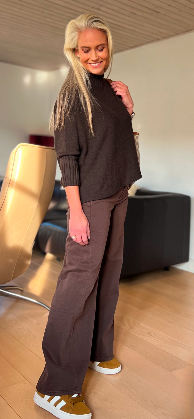 DNY CPH, Flot højhalset findes i Mørkebrun, Taupe og sort, Liv Turtle Big knit, til kvinder