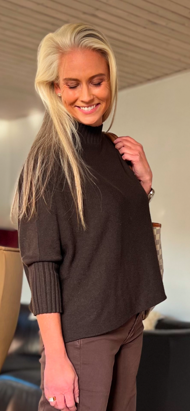 DNY CPH, Flot højhalset findes i Mørkebrun, Taupe og sort, Liv Turtle Big knit, til kvinder