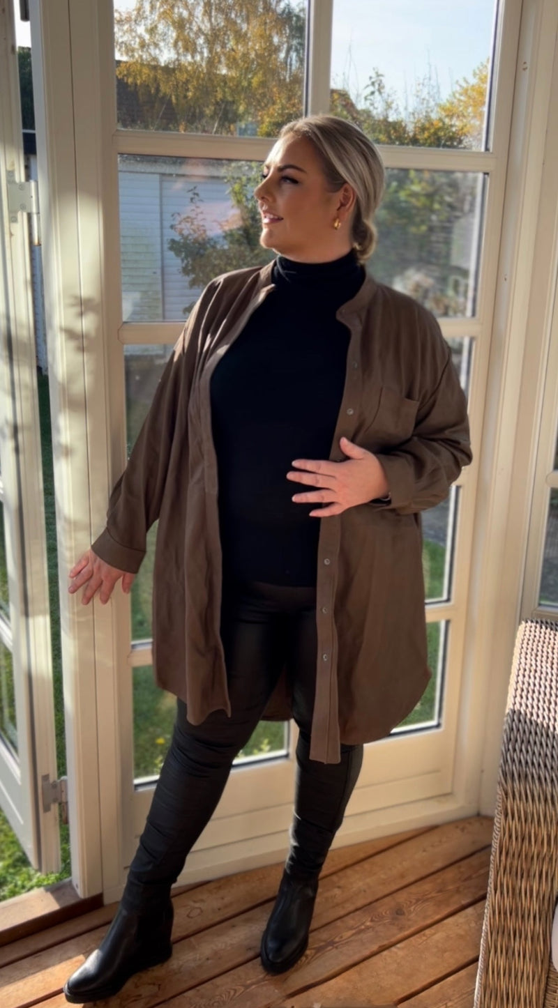 Depeche, Flot Knælang Skindskjorte - findes i flere farver, til kvinder