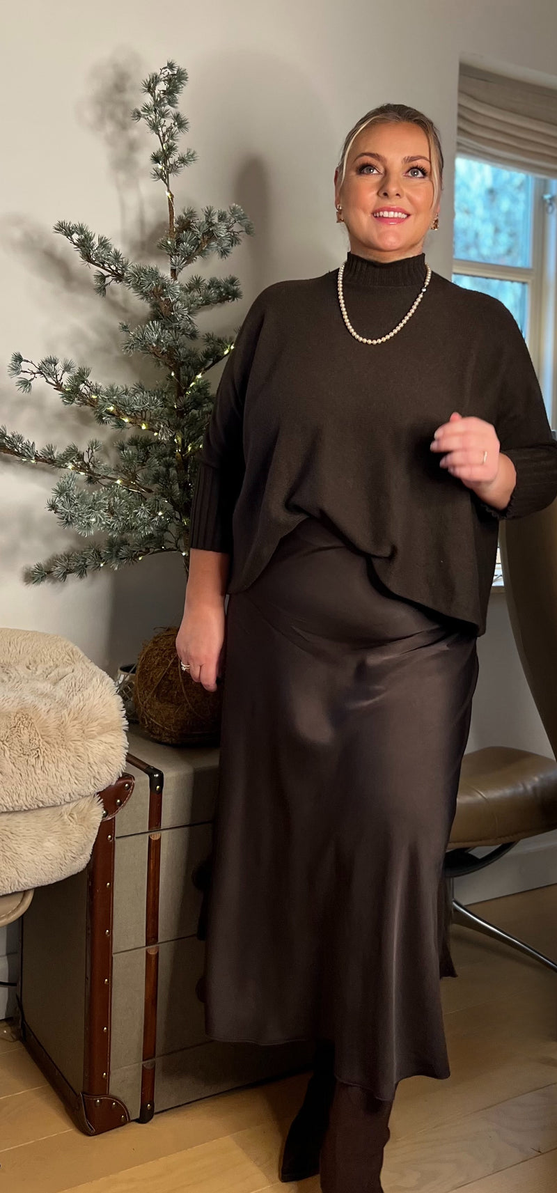 DNY CPH, Flot højhalset findes i Mørkebrun, Taupe og sort, Liv Turtle Big knit, til kvinder