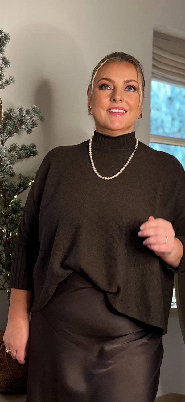 DNY CPH, Flot højhalset findes i Mørkebrun, Taupe og sort, Liv Turtle Big knit, til kvinder