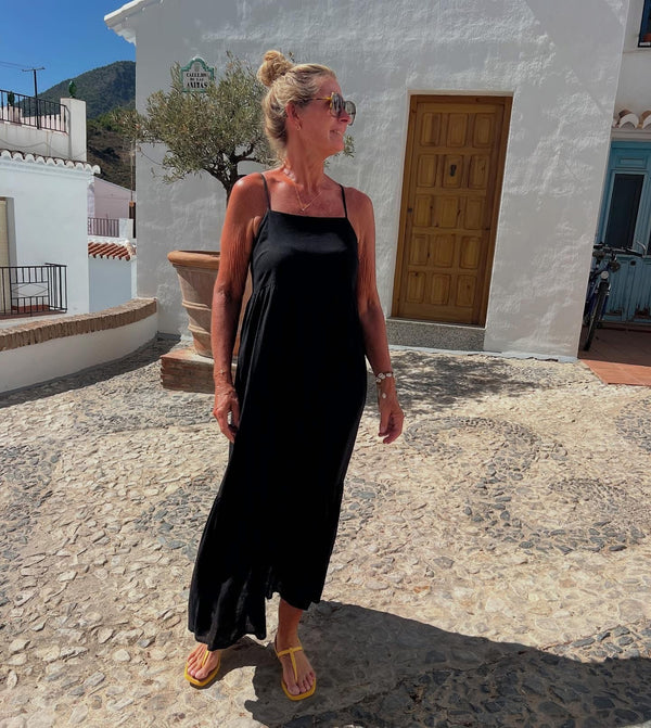 DEPECHE, flot sommerkjole, findes i sort og hvid, til kvinder