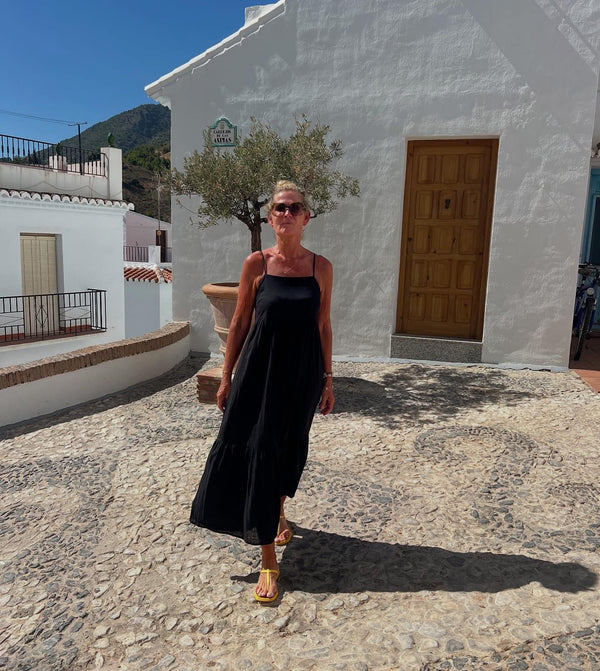 DEPECHE, flot sommerkjole, findes i sort og hvid, til kvinder