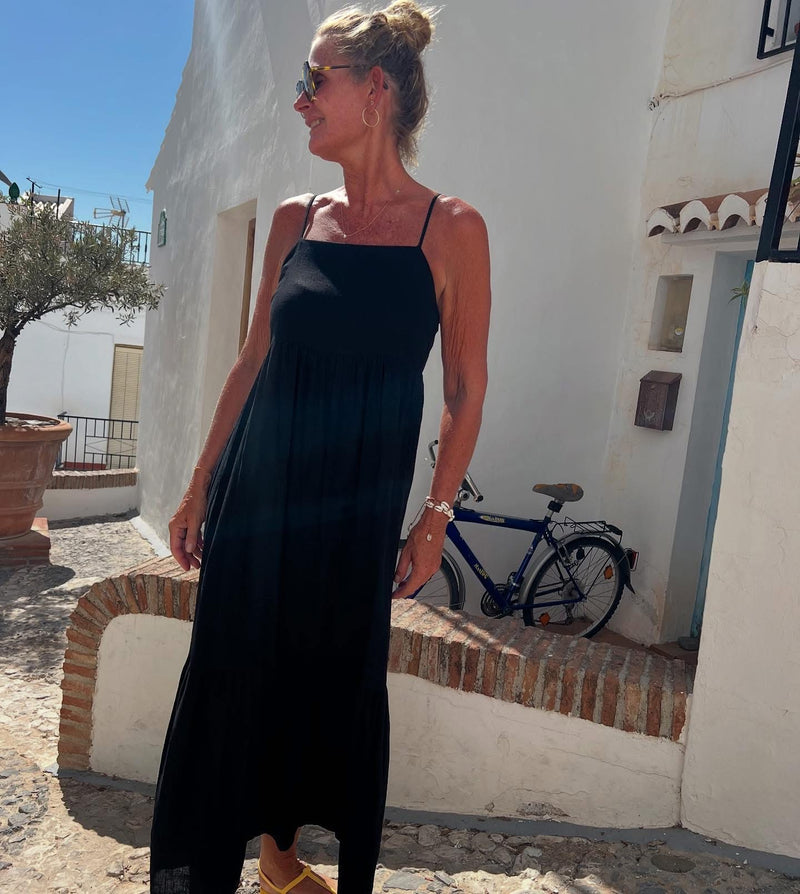 DEPECHE, flot sommerkjole, findes i sort og hvid, til kvinder