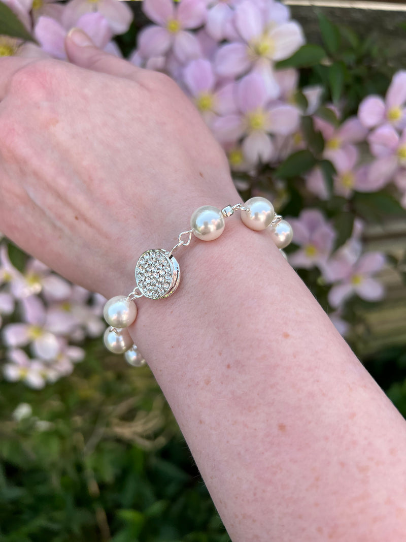 DeluxByWoman, Smukt armbånd med ægte shell perler og sterling sølv, til kvinder