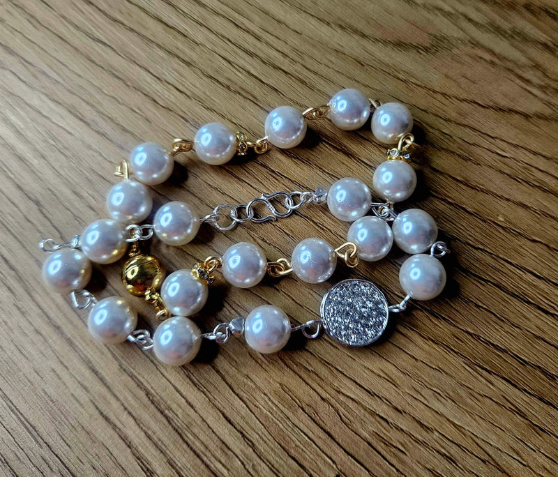 DeluxByWoman, Smukt armbånd med ægte shell perler og sterling sølv, til kvinder