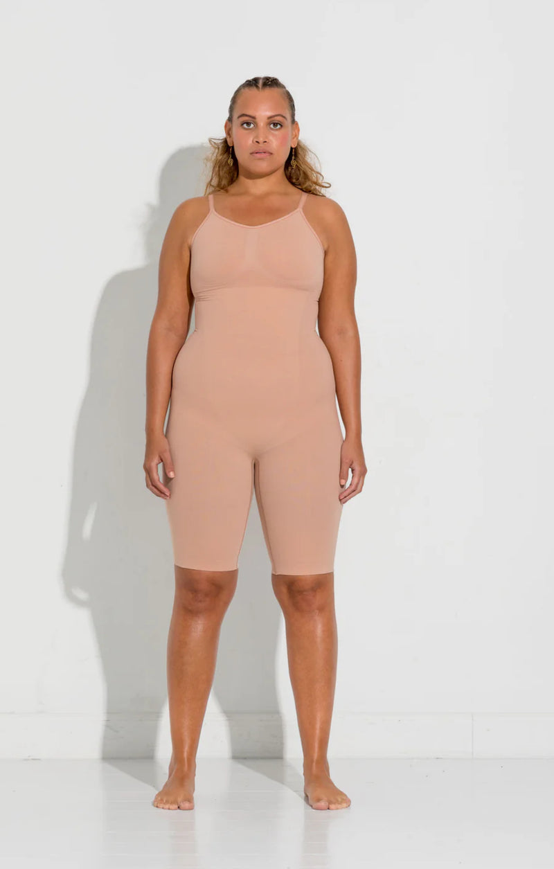 LYKKELAND ateliér, Contour Shapewear Bodysuit - Tan, sort, brun, til kvinder