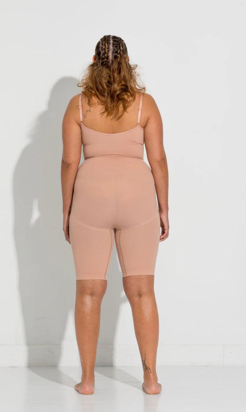 LYKKELAND ateliér, Contour Shapewear Bodysuit - Tan, sort, brun, til kvinder